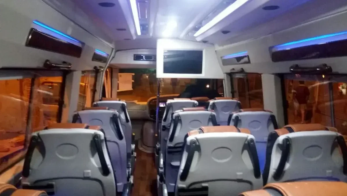 8 Seater Tempo Traveller