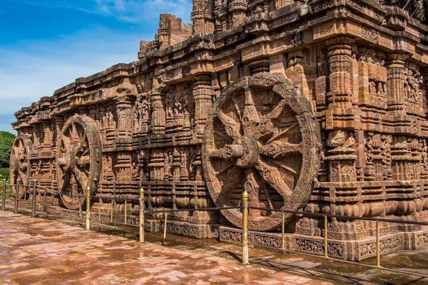 Best Puri Tour Package from Bhubaneswar – Affordable ₹7500 2 Puri-Konark Tour Package from Bhubaneswar – Jagannath Temple and Sun Temple
